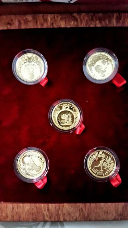 2006 - 2010 PRESTIGE R2 GOLD COIN SET. 1/4 OZ 24 ct gold  R2 X 5. LTD EDITION OF 1000