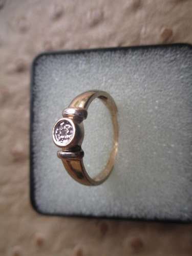 BEAUTIFULL DIAMOND RING IN SOLID GOLD