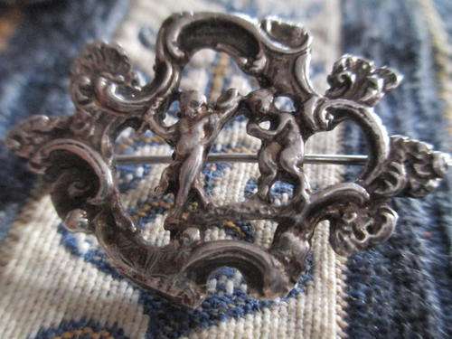 ANTIQUE STERLING SILVER BROOCH FROM THE 1800's. 7.5 GRAMS