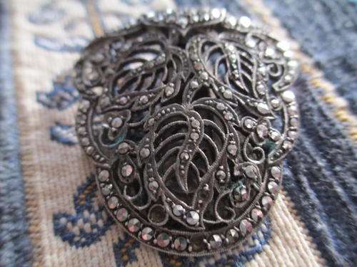 LARGE VINTAGE STERLING SILVER AND MARCASITE BROOCH 11.5 GRAMS