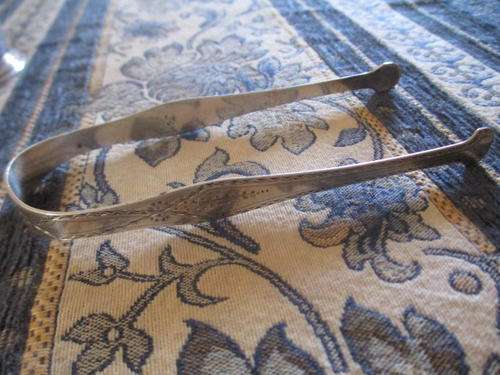 VINTAGE STERLING SILVER SUGAR TONG. WEIGHT 27.5 GRAMS STERLING- PRISTINE!
