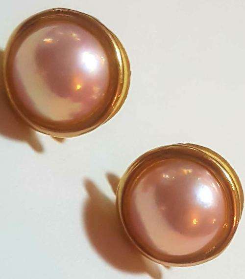 Exceptional mabe earings set in solid 9 ct gold .