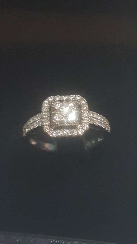 1 ct Diamond ring set in white gold