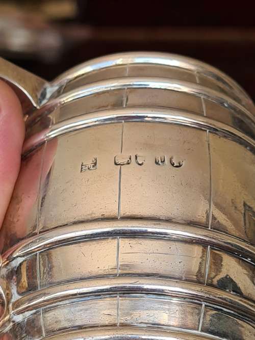 1846 Antique solid sterling silver mug, City of London Weight 149.4 grams sterling silver