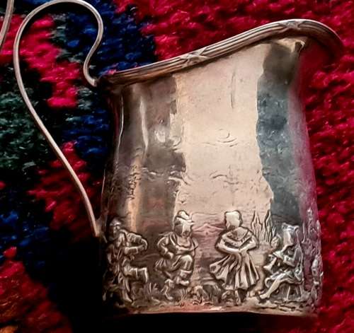 Antique solid sterling silver mugs, Birmingham 1905. Weight 243 grams sterling silver