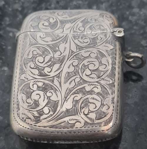 1902 Sterling silver Vesta case, stunningly engraved. Weight 30.2 grams