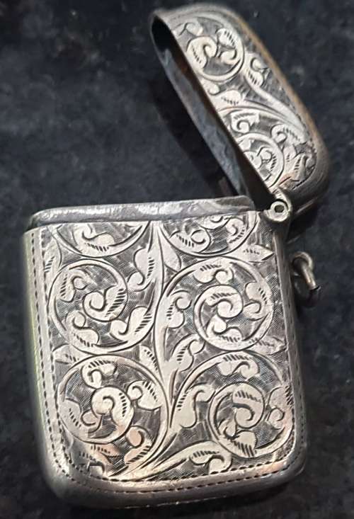 1902 Sterling silver Vesta case, stunningly engraved. Weight 30.2 grams