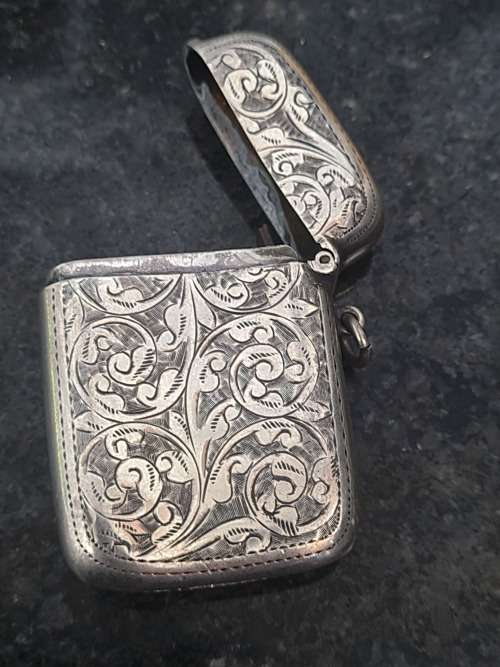 1902 Sterling silver Vesta case, stunningly engraved. Weight 30.2 grams