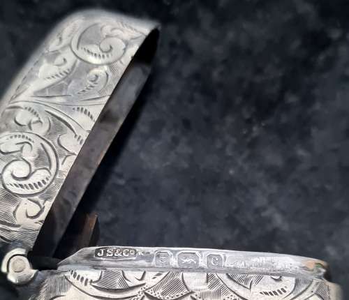 1902 Sterling silver Vesta case, stunningly engraved. Weight 30.2 grams