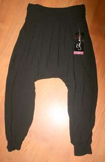 Free2bU - Black Harem 3/4 Cropped Pants - size 6