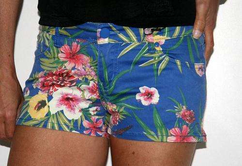 Free2bU - Multicoloured Tropical Printed Denim Shorts - size 12 (34)