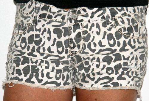 Free2bU - Cream Animal Print Shorts - size 8 (28)