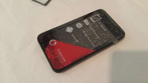 BARGAIN!!! VODACOM SMART 6 SMART PHONE!!! 4GB , 4 Inches  + 3G + 2MP + ANDROID 4.4