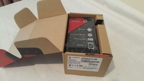 BARGAIN!!! VODACOM SMART 6 SMART PHONE!!! 4GB , 4 Inches  + 3G + 2MP + ANDROID 4.4