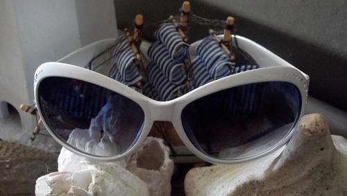 Retro Unisex Wayfarer Sunglasses White Frame