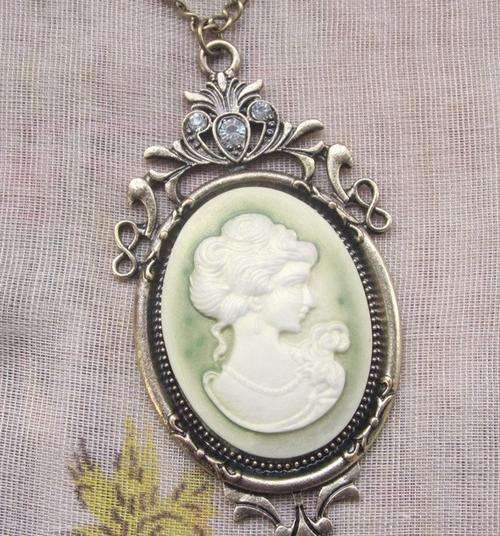 Vampire Diaries Inspired katherine Necklace