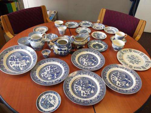 Mixed lot of English porcelain - early pieces and more