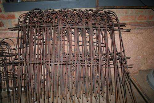 Solid wire edgings to protect or structure flower beds - 12 in total 900mm x 790mm