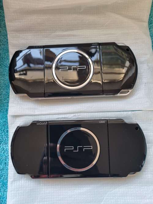 2x PSP 3000 consoles +8 games please read description