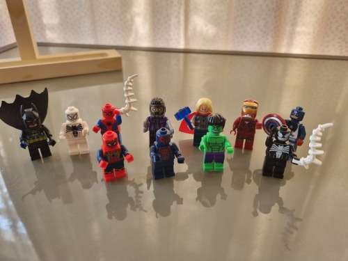 Mixed lot of original/fake lego