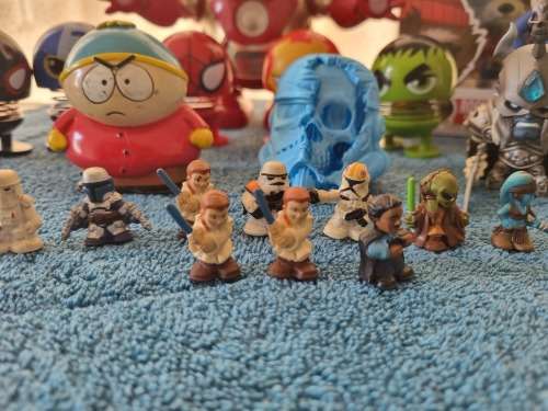 Huge lot of toy figurines funko/marvel/fallout