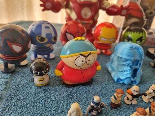 Huge lot of toy figurines funko/marvel/fallout