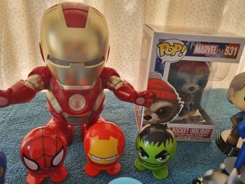 Huge lot of toy figurines funko/marvel/fallout