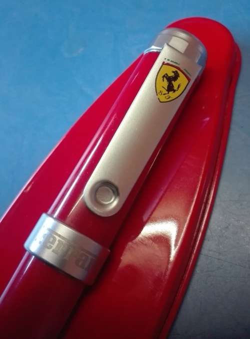 FERRARI OFFICAL LICENSED FOUNTAIN PEN IN TIN - ARTENA
