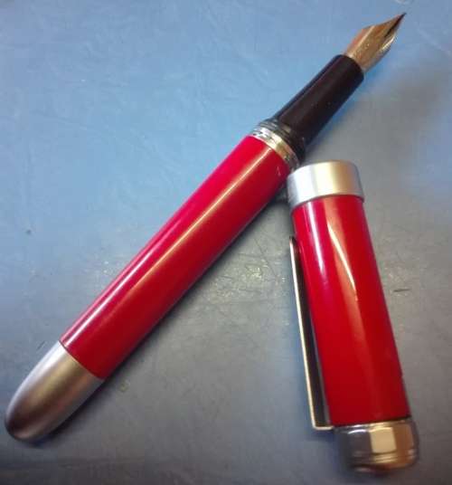 FERRARI OFFICAL LICENSED FOUNTAIN PEN IN TIN - ARTENA