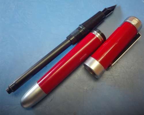 FERRARI OFFICAL LICENSED FOUNTAIN PEN IN TIN - ARTENA
