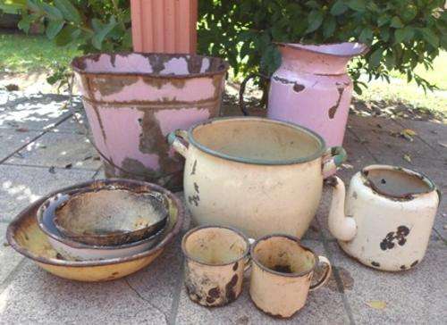GARDEN OR PATIO DECOR - PRETTY RUSTED ENAMEL PIECES