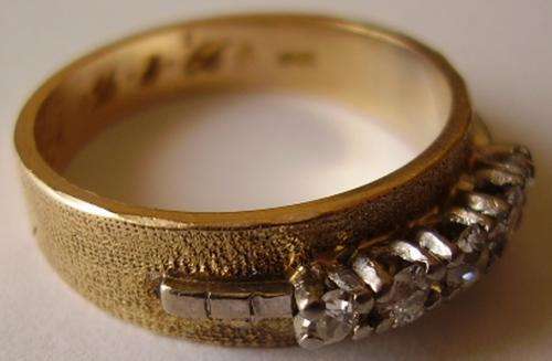 VINTAGE 18CT GOLD (4.6GRAMS) ENGAGEMENT RING WITH 5 DIAMONDS - NB: READ CAREFULLY BEFORE BIDDING!