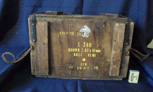 EMPTY WOODEN R1 AMMO CRATE / BOX