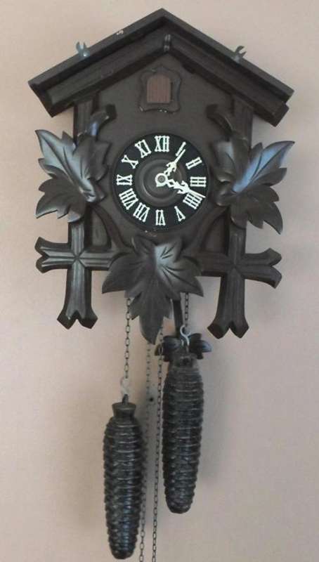 VINTAGE CUCKOO CLOCK - WORKING - TOP PEDIMENT MISSING - POSTAGE R50