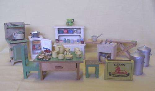 VINTAGE DOLL'S HOUSE FURNITURE - KITCHEN SET
