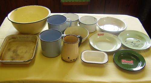 13 PIECES OF ENAMEL KITCHENALIA FOR 1 BID