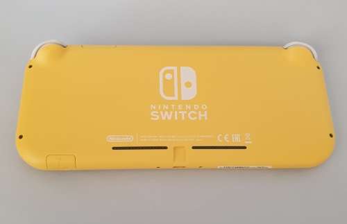 Nintendo Switch lite + Protective casing and Game installed