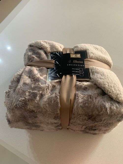 Sesli Plush Throw (End of season sale)
