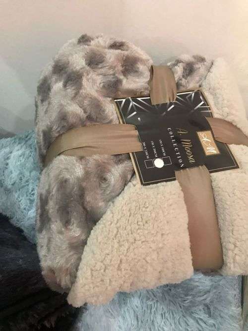 Piere Cardin Winter Throws