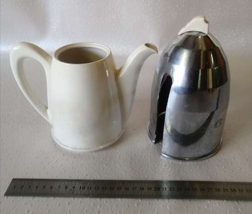 Striking porcelain teapot
