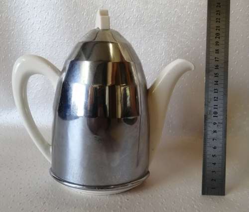 Striking porcelain teapot