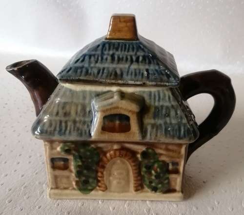 Stunning Vintage Handmade COTTAGE TEAPOT!!