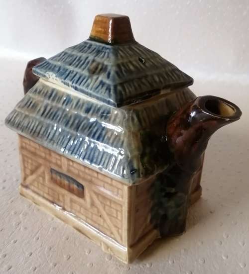 Stunning Vintage Handmade COTTAGE TEAPOT!!