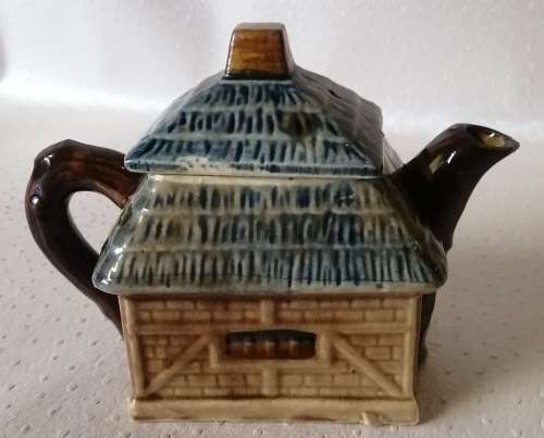 Stunning Vintage Handmade COTTAGE TEAPOT!!