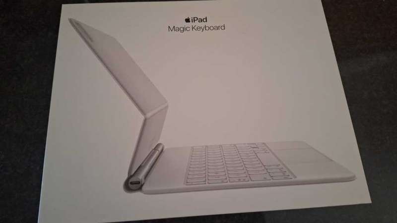 *BRAND NEW* Apple Magic Keyboard for iPad Pro 11-inch (3rd gen) and iPad Air (4th gen)