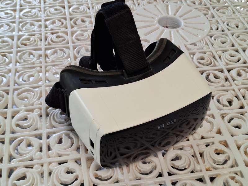 Zeiss VR One Virtual Reality Headset