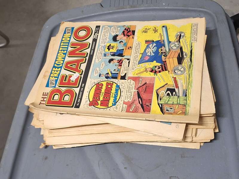 Stack of The Beano Comic books old vintage rare collectables