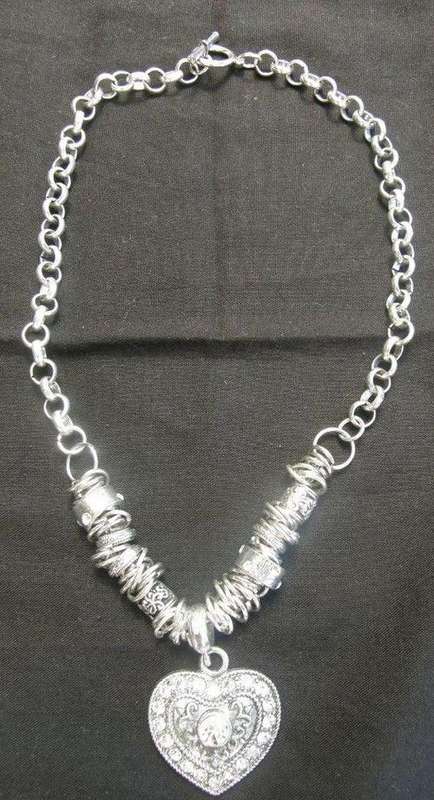STUNNING COSTUME NECKLACE