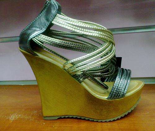 !! YOU GOT TO LOVE THIS!! ** 12 CM DESIGNER STRAPPY WEDGE***