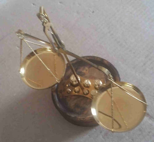 Balance scales. Brass                                            nb7